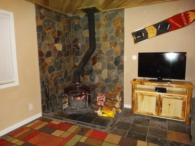 Big Bear Cabin with SPA 2 Bedroom Very Cozy! + WIFI
