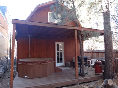 Big Bear Cabin with SPA 2 Bedroom Very Cozy! + WIFI