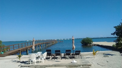OCEAN FRONT PARADISE/290 ft PRIVATE DOCK/AWESOME VIEWS