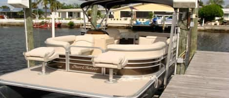 FREE use of salt water 22 ft pontoon boat with fishing seats