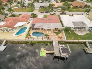 FREE use of Pontoon boat, kayaks, bikes and fishing poles 