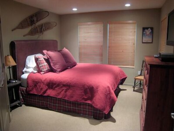 Master Bedroom with king-size bed, flat screen tv and dvd player.