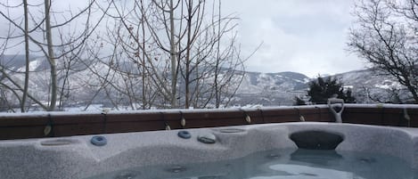Hot Tub with panoramic views of Elk Mountains