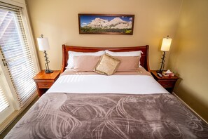 King bed in both bedrooms
