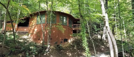 Great location only 1/2 mile to Ober Gatlinburg & 2 miles to downtown Gatlinburg