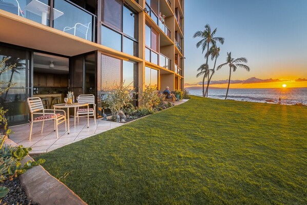 Ground floor 1 bed/1.5 bath oceanfront unit.