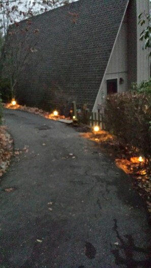 Circular driveway!