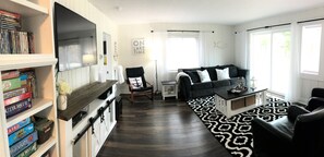 Large space to gather with the whole family, sliders to deck, queen sofa sleeper