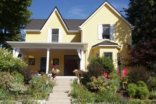 Front of house for owner entrance