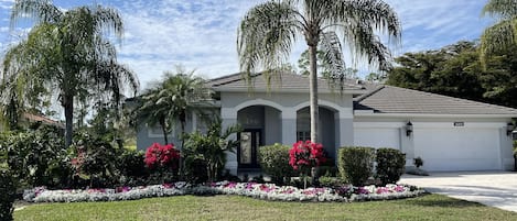 Front Entrance 7735 Naples Heritage Dr