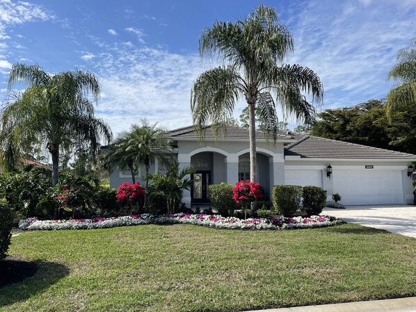 Front Entrance 7735 Naples Heritage Dr