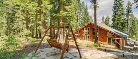 Truckee Vacation Rental Cabin | 3BR | 2BA | 2,132 Sq Ft | Steps Required