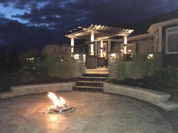  Propane gas fire pit only available on rental of suite A 