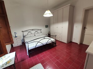 second bedroom, on the garden