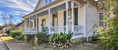 Vicksburg Vacation Rental | 2BR | 1BA | Stairs Required | 1,150 Sq Ft