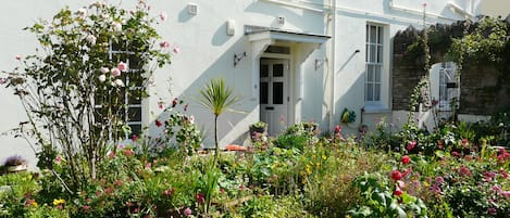 Own Entrance to Ground and Lower Floor Apartment