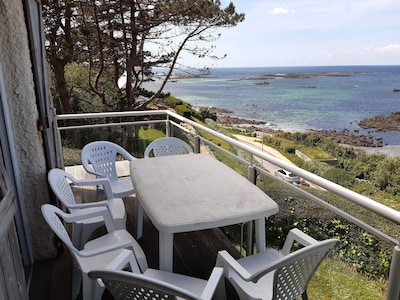 Excepcional casa con vista al mar, una playa de arena debajo del balcón