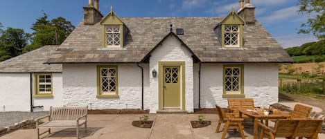 Home Farm Cottage - Cosy Cottage with Log Burner - Sleeps 5