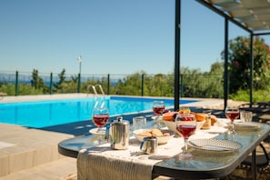 Enjoy your breakfast with a view next to the pool
