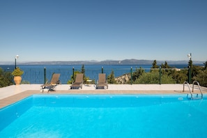 Amazing shared pool %26amp%3B ocean views