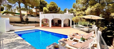 Swimming pool