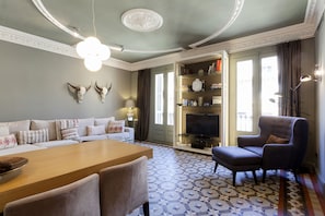 Living room with original mosaic flooring from the early 1900s