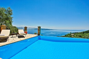 Private Infinity pool