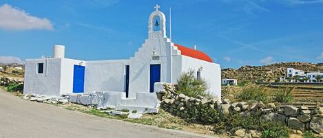 Whitewashed Mykonian church of Agia Anna Paraga