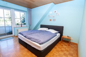 Schlafzimmer 1