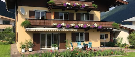 Ferienwohnung im 1. Obergeschoss mit gesamten Balkon