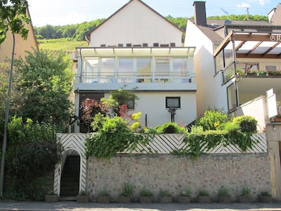 Holiday house with unobstructed view of the Moselle, winter garden, 6-10 people, 3 bathrooms