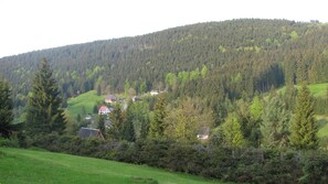 Blick vom Grundstück auf Wildenthal und Auersberg