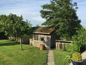 Gartenlaube mit Kamin