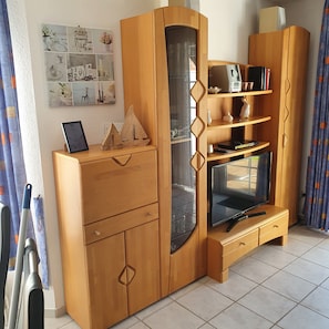 Wohnzimmerschrank