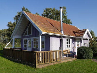 Scandinavian holiday home near the beach, vacation in "purple" for up to 6 people