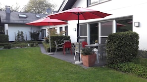 Terrasse vor Wohnzimmer