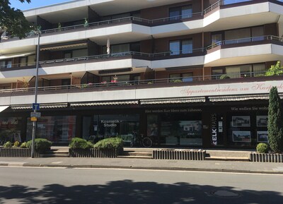 Ferienwohnung direkt am Kurpark Schwimmbad,Sauna und Restaurant im Haus.


