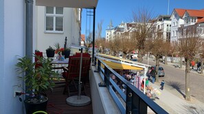 Blick vom Balkon auf die Wilhelmstraße