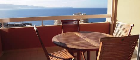  Terrasse  vue panoramique  sur mer, le Golfe d'Ajaccio, les Iles sanguinaires