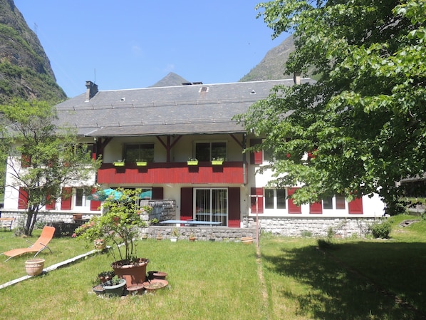 façade avant côté sud avec balcon