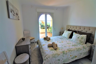 Beautiful 2 bedroom apartment close to Puerto Banus with panoramic views