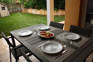 Outdoor dining
