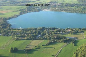 La lac de Chalain à 5 minutes à pied de votre gîte: 3 plages aménagées