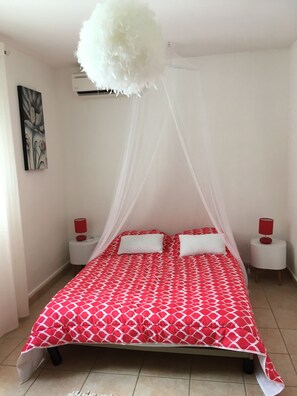 Chambre avec lit double