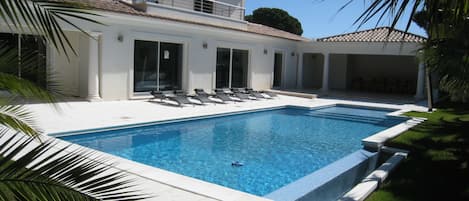 Villa de standing Climatisée avec piscine privée 