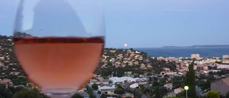 APÉRITIF SUR LA TERRASSE