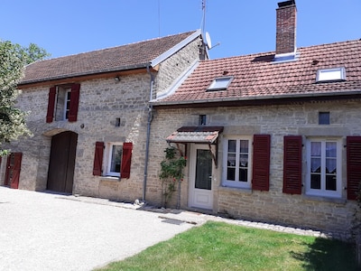 Maison tout confort  à la campagne proche de Chablis et de la Champagne