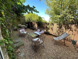 Terrasse ombragée - vue montagne