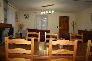 piĂšce principale avec coin cuisine et salon