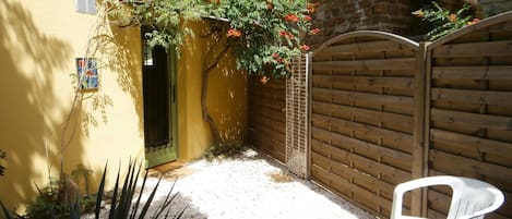 terrasse cÎté chambre